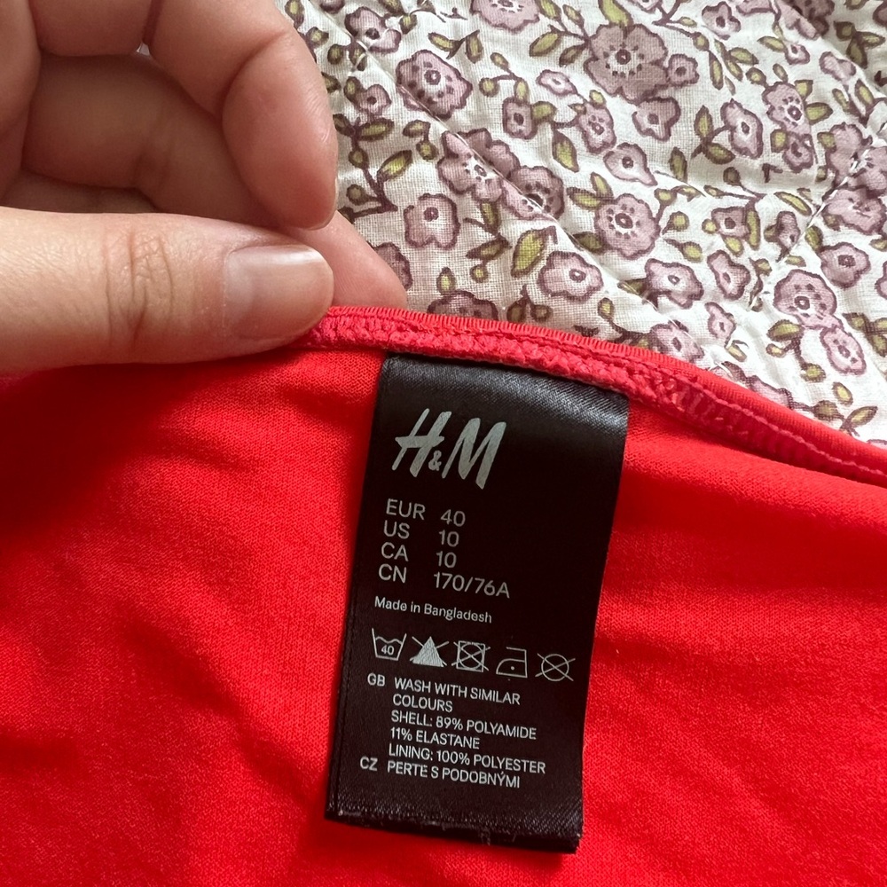 Red Ruffled Bikini Bottom H&M cheeky - Picture 2 of 3